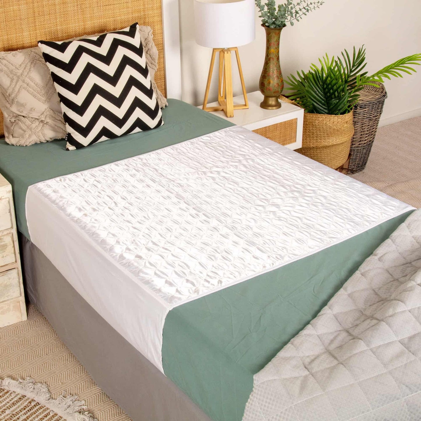 Conni Satin-Glide Bed Pad with Tuck-ins - White