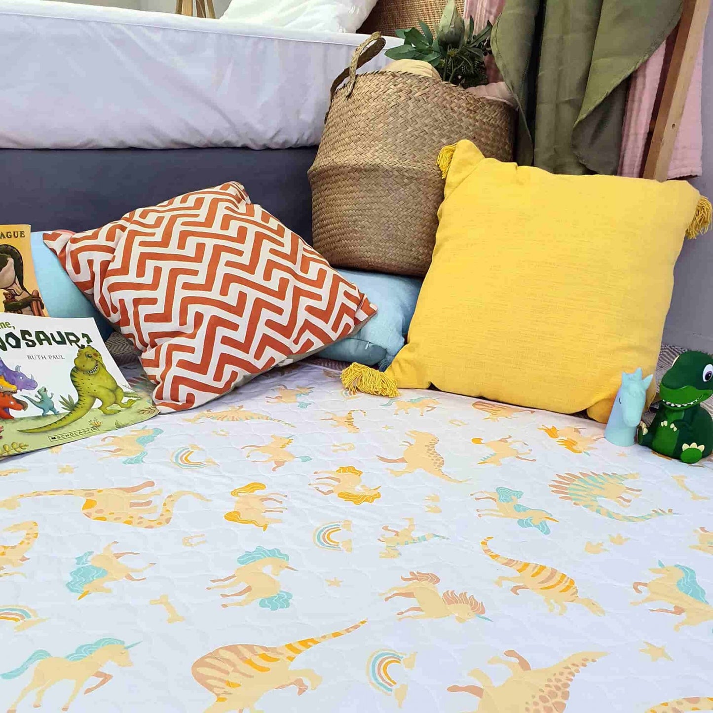 Conni Kids Reusable Bed Pad - Unicorn & Dinosaur
