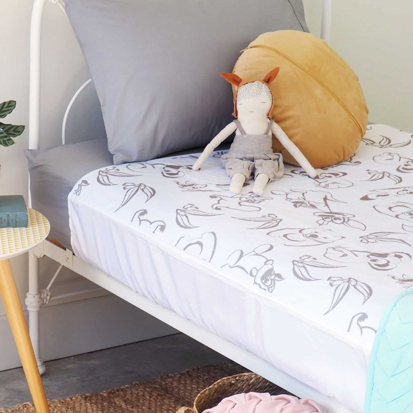 Conni Kids Reusable Bed Pad with Tuck-ins - Aussie Animals