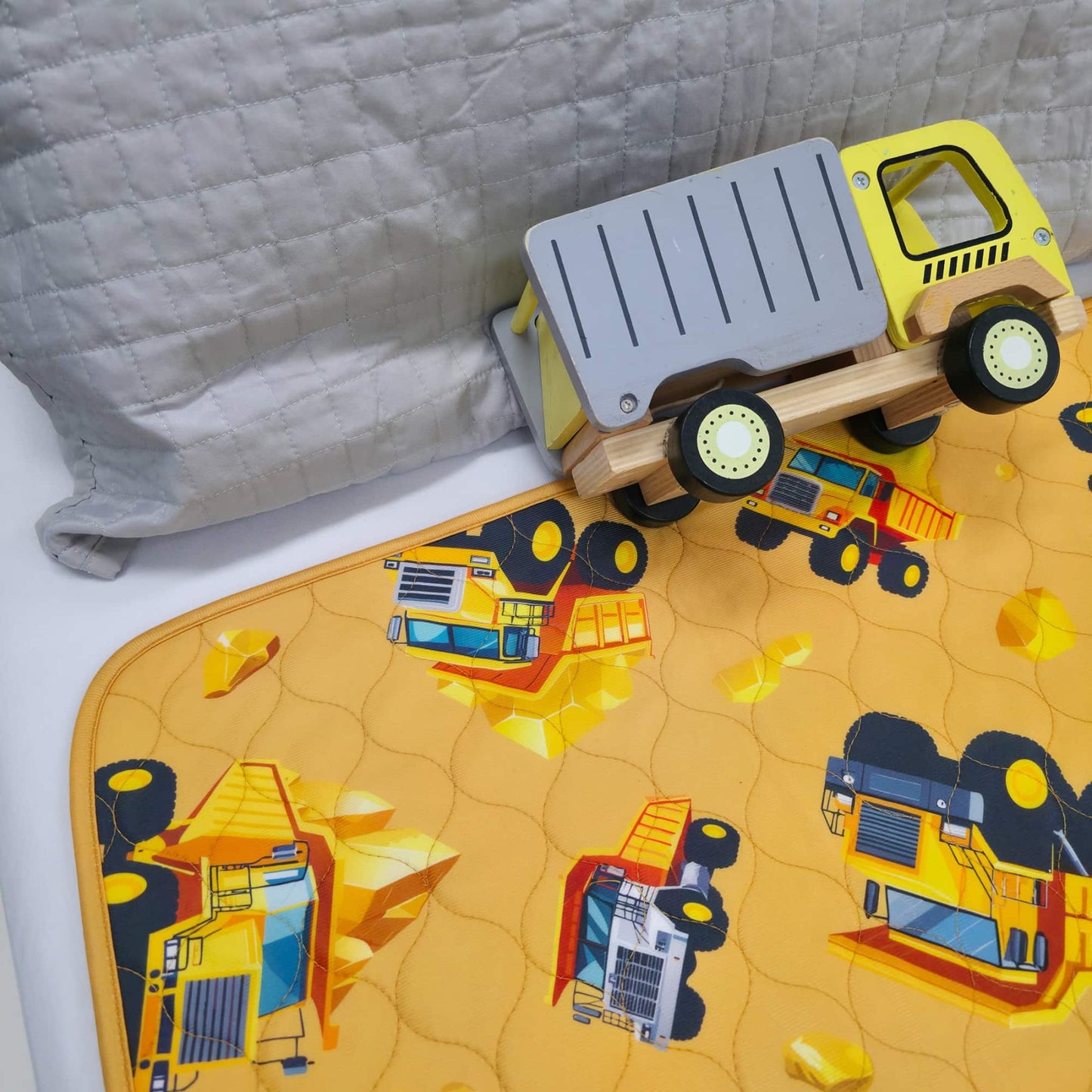 Conni Kids Reusable Bed Pad - Truck Print