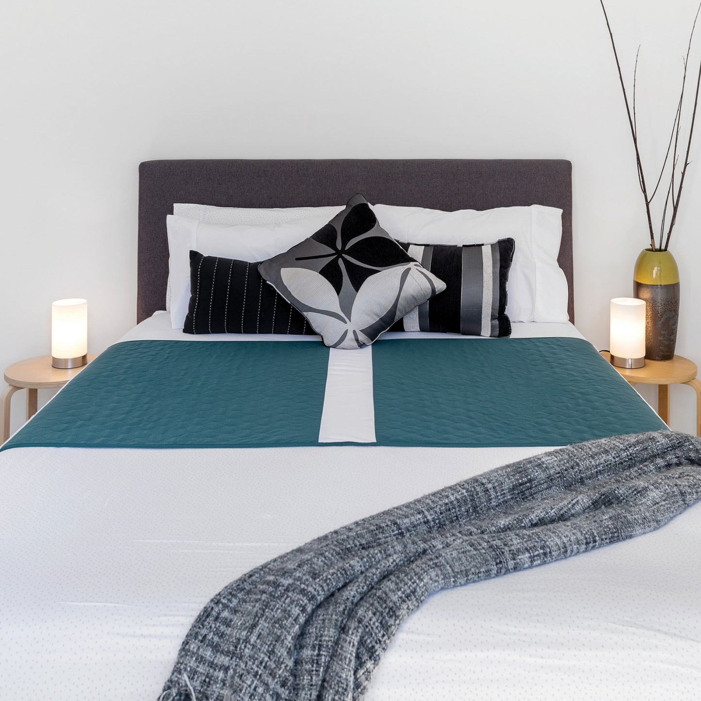 Conni X-wide Dual Reusable Bed Pad with Tuck-ins - Teal Blue